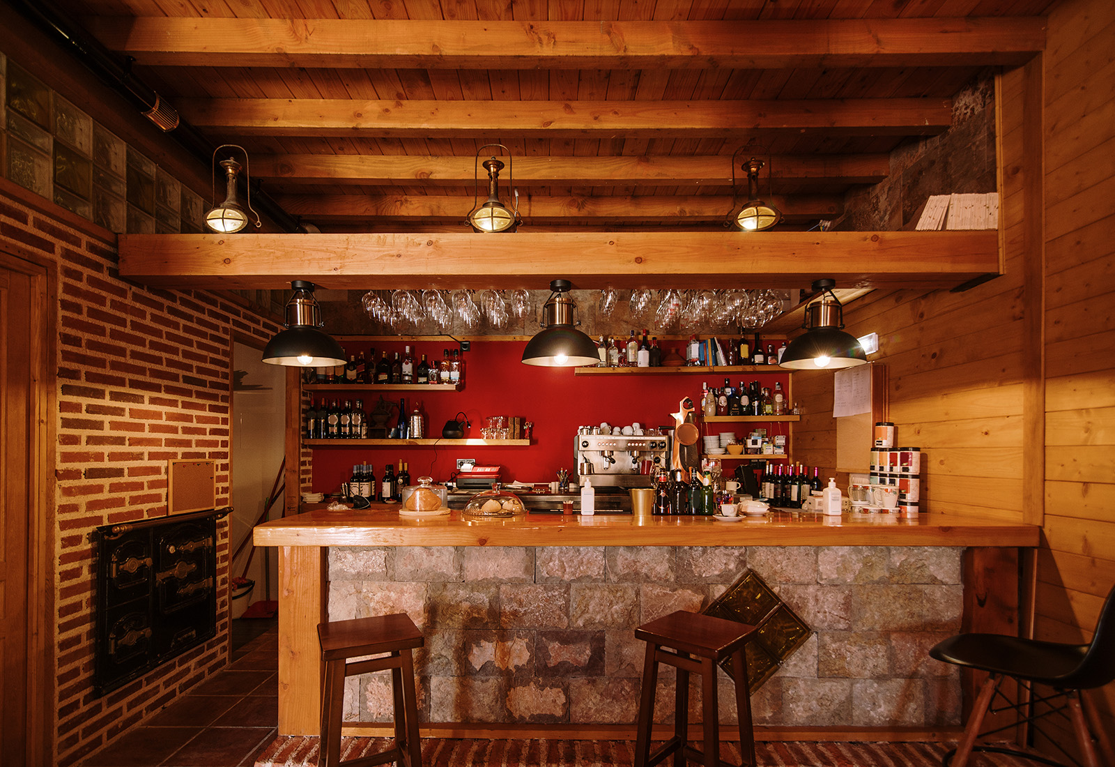 productos básicos para abrir un bar