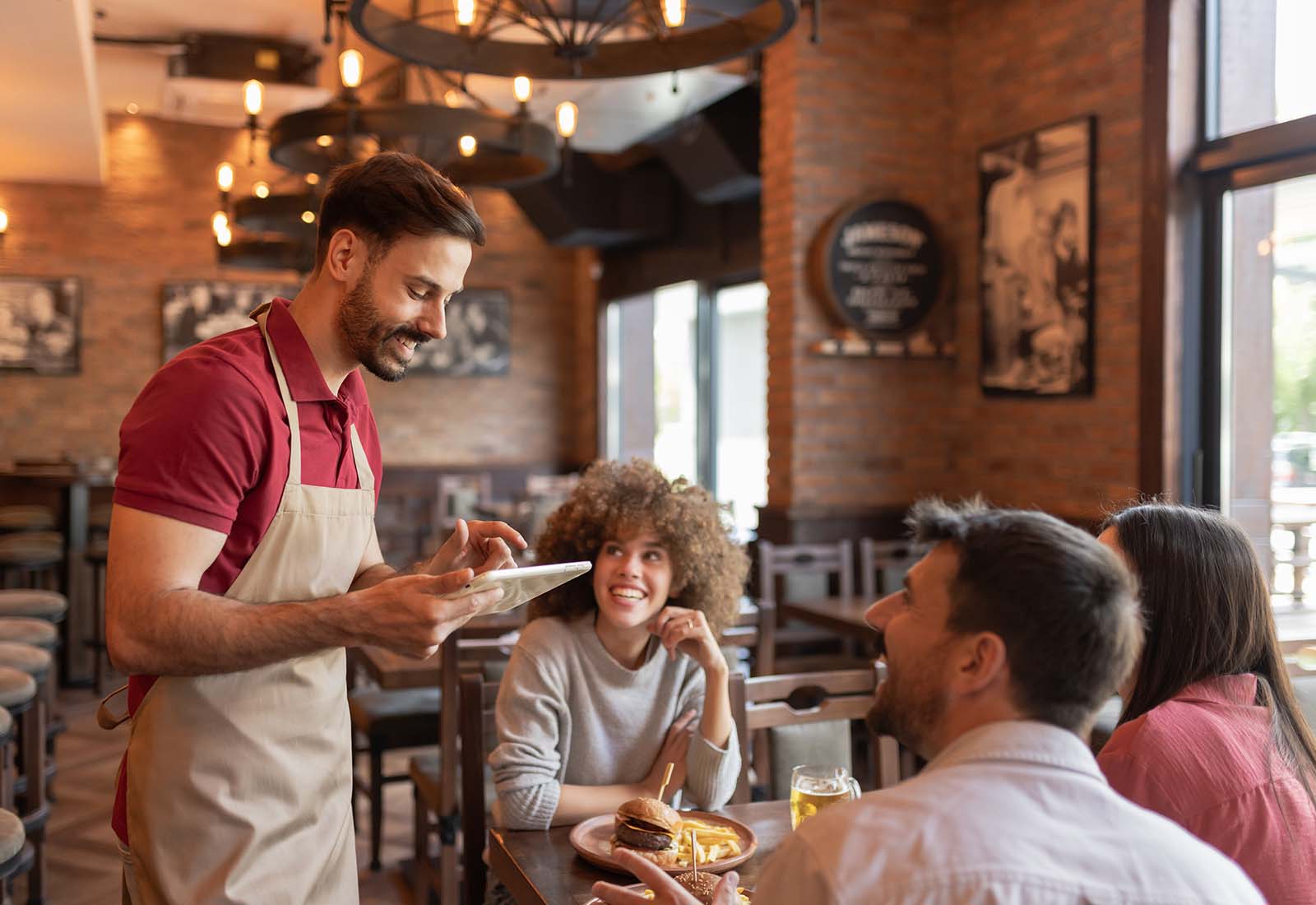 ¿qué dice la ley sobre las propinas en restaurantes