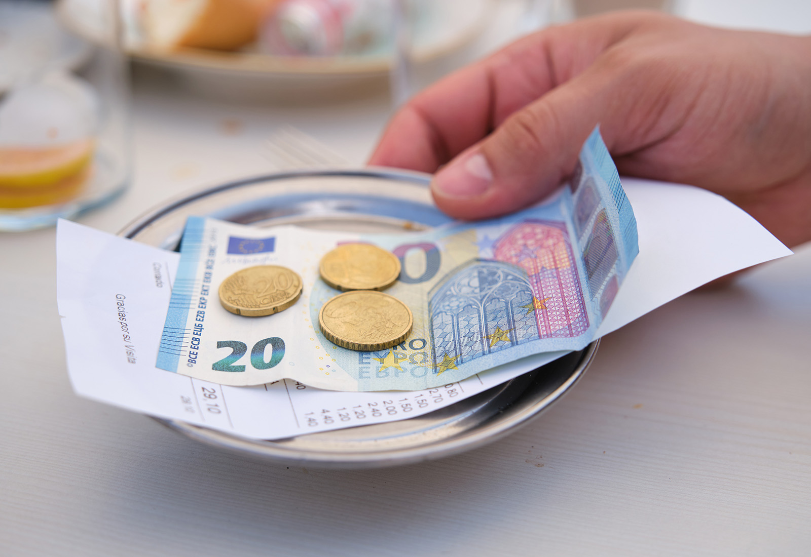 ¿qué dice la ley sobre las propinas en restaurantes